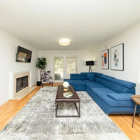 Charming 2Br Retreat With Private Balcony And Optional Parking Walk To Parthenon & Vanderbilt And Mins To Broadway & The Gulch